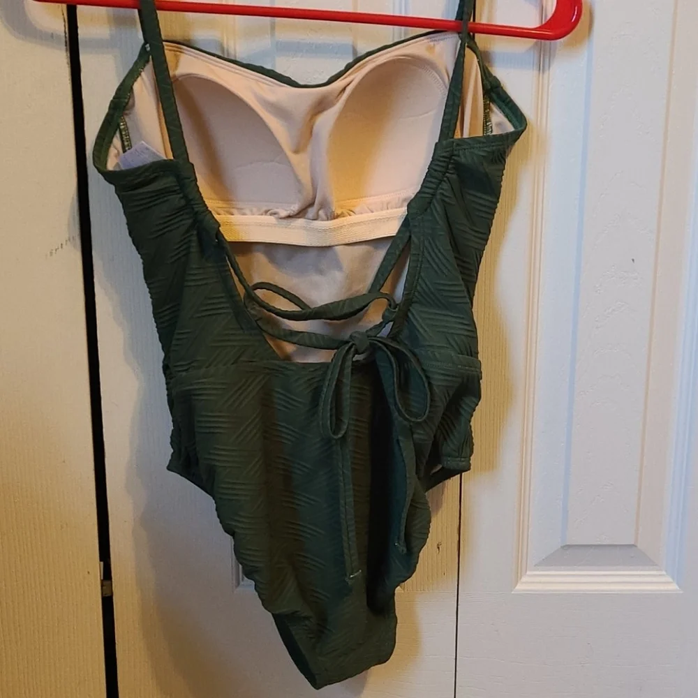 C 38: Kona Sol Green swimsuit size Medium - Picture 3 of 4